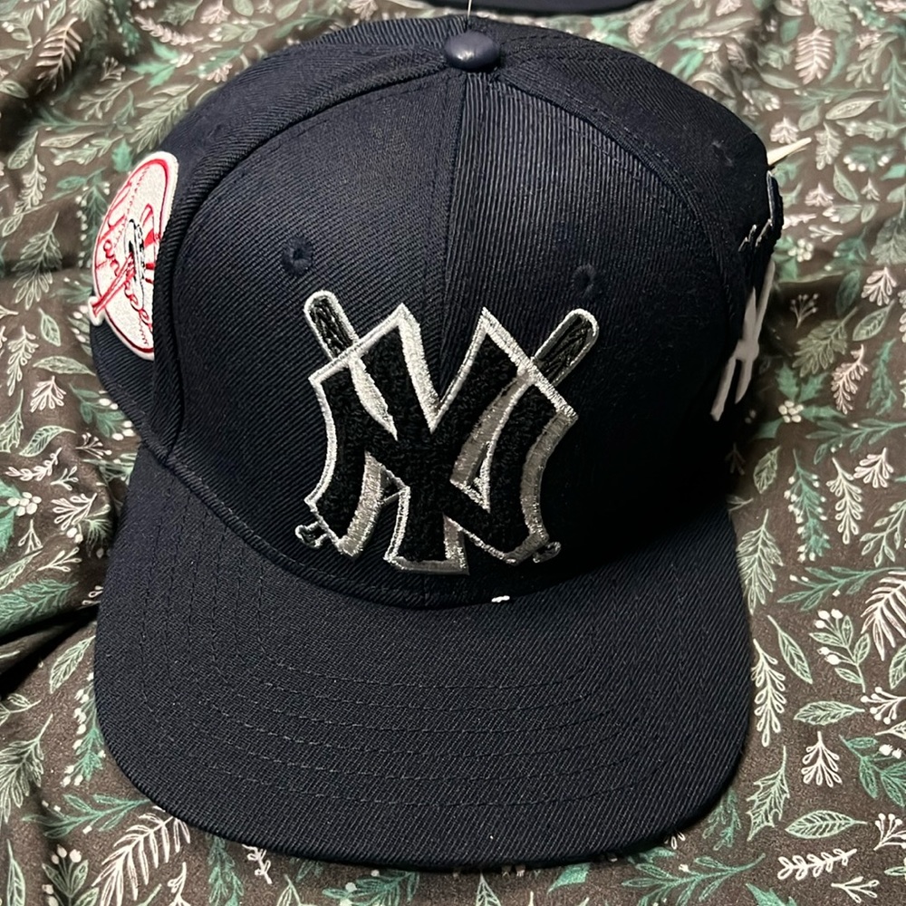 PRO STANDARD NEW YORK YANKEES NAVY BLUE LOGO MENS SNAPBACK HAT